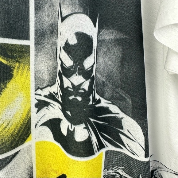 DC Batman 80 Years Anniversary AOP Comic Graphic Short-sleeve T-shirt NWOT 3XL - Picture 7 of 10